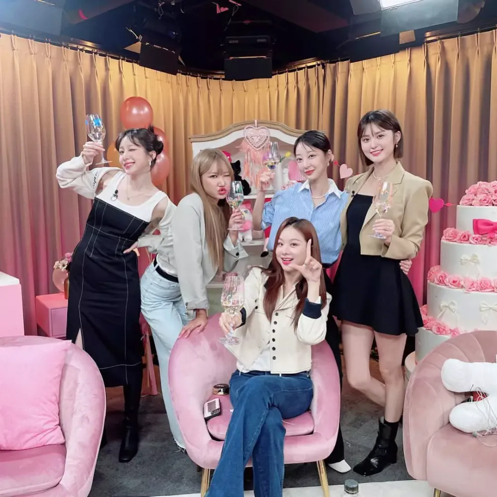 網熱議7組被誤以為解散的女團！少女時代合體慶祝17週年，EXID校慶表演台下嗨爆，最後一團是大家的意難平！-6
