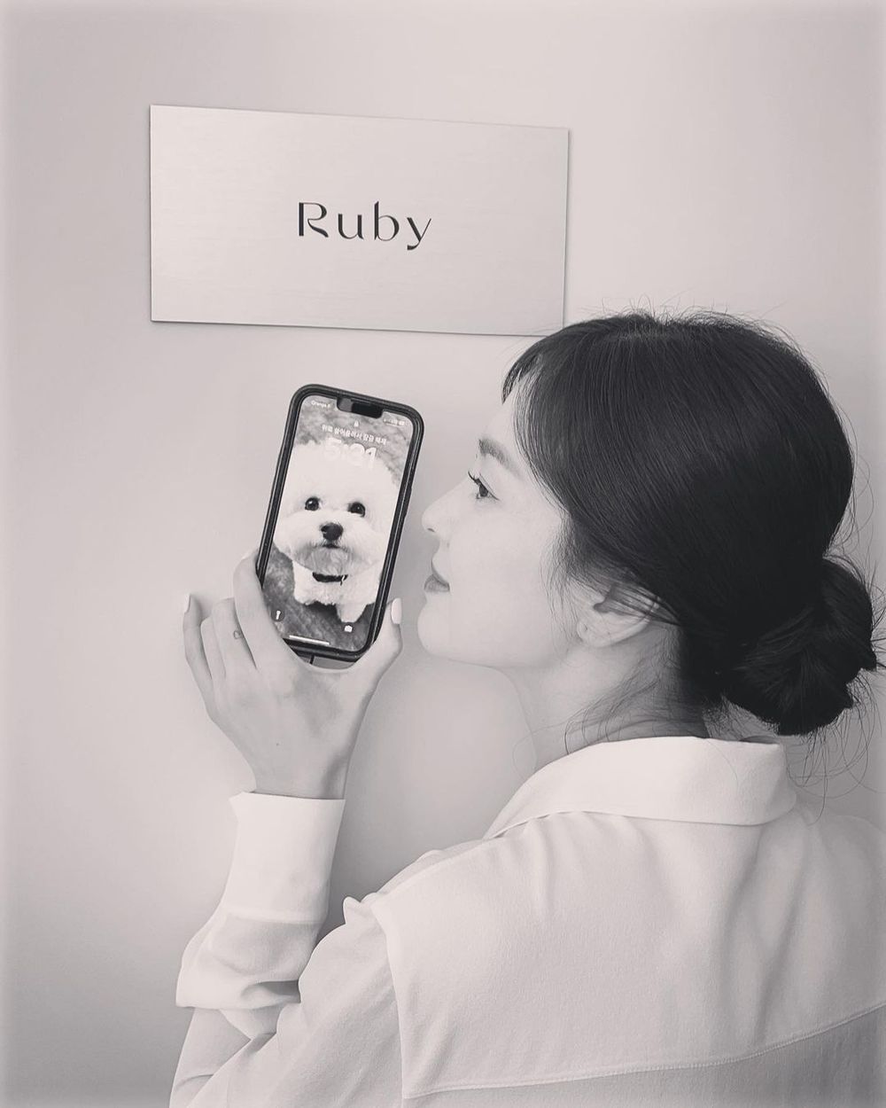 她們的刺青好好看～韓國女星身上刺青曝光！雨琦背上柯基超可愛、JISOO刺在這位置？！-8