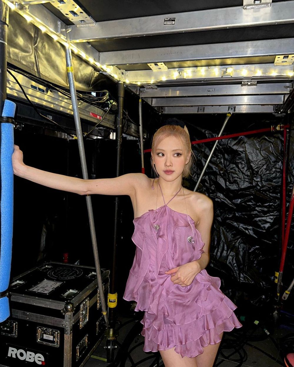 她們的刺青好好看～韓國女星身上刺青曝光！雨琦背上柯基超可愛、JISOO刺在這位置？！-12