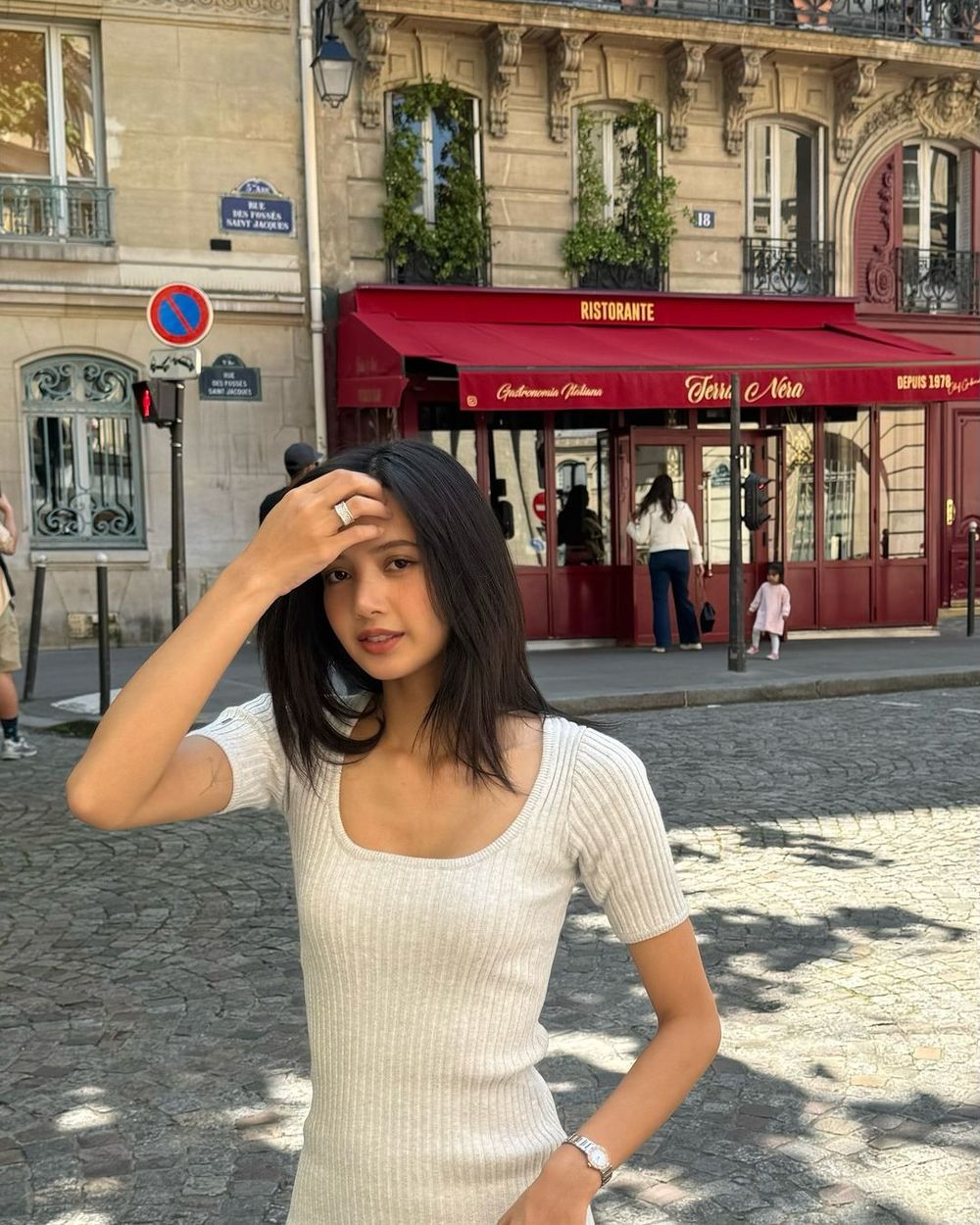 她們的刺青好好看～韓國女星身上刺青曝光！雨琦背上柯基超可愛、JISOO刺在這位置？！-14