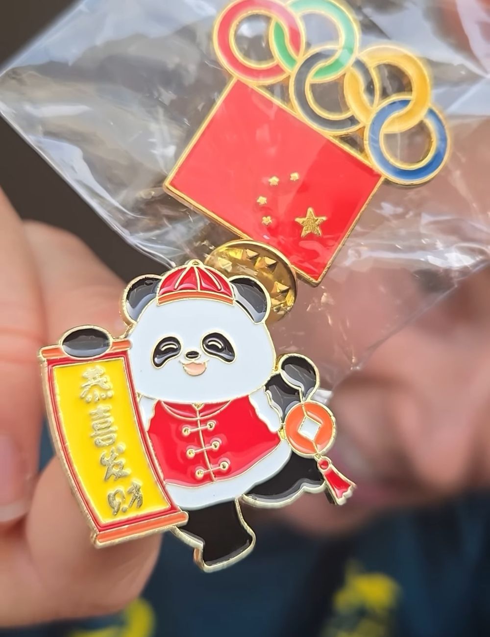 2024巴黎奧運各國徽章開箱！台灣「珍奶徽章」夯到選手們瘋搶，哥斯大黎加樹懶徽章超可愛！-1