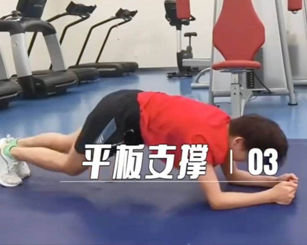 我不是天才、就是一遍遍練！全紅嬋17歲蟬聯巴黎奧運冠軍，「水花消失術」關鍵鍛鍊在這！-3