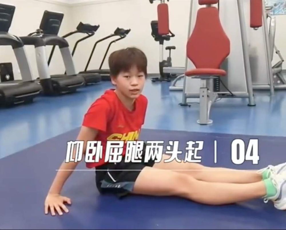我不是天才、就是一遍遍練！全紅嬋17歲蟬聯巴黎奧運冠軍，「水花消失術」關鍵鍛鍊在這！-4