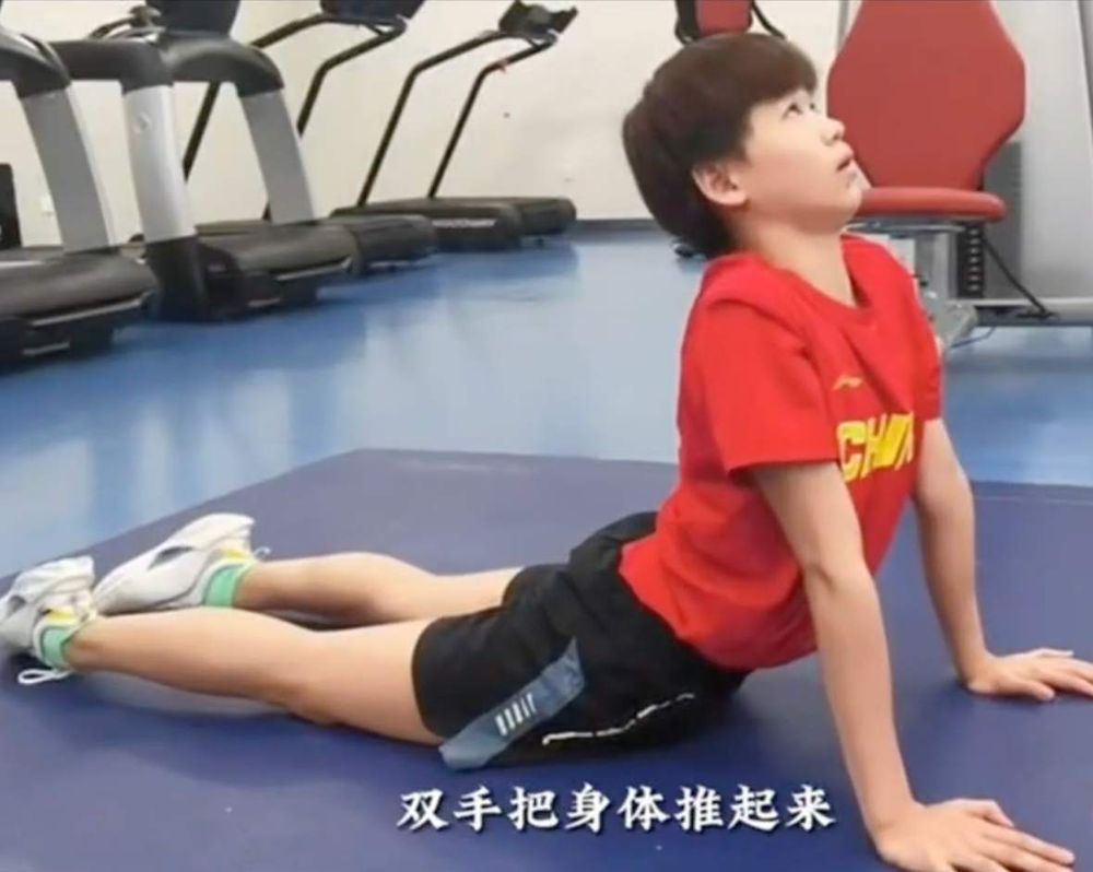 我不是天才、就是一遍遍練！全紅嬋17歲蟬聯巴黎奧運冠軍，「水花消失術」關鍵鍛鍊在這！-15