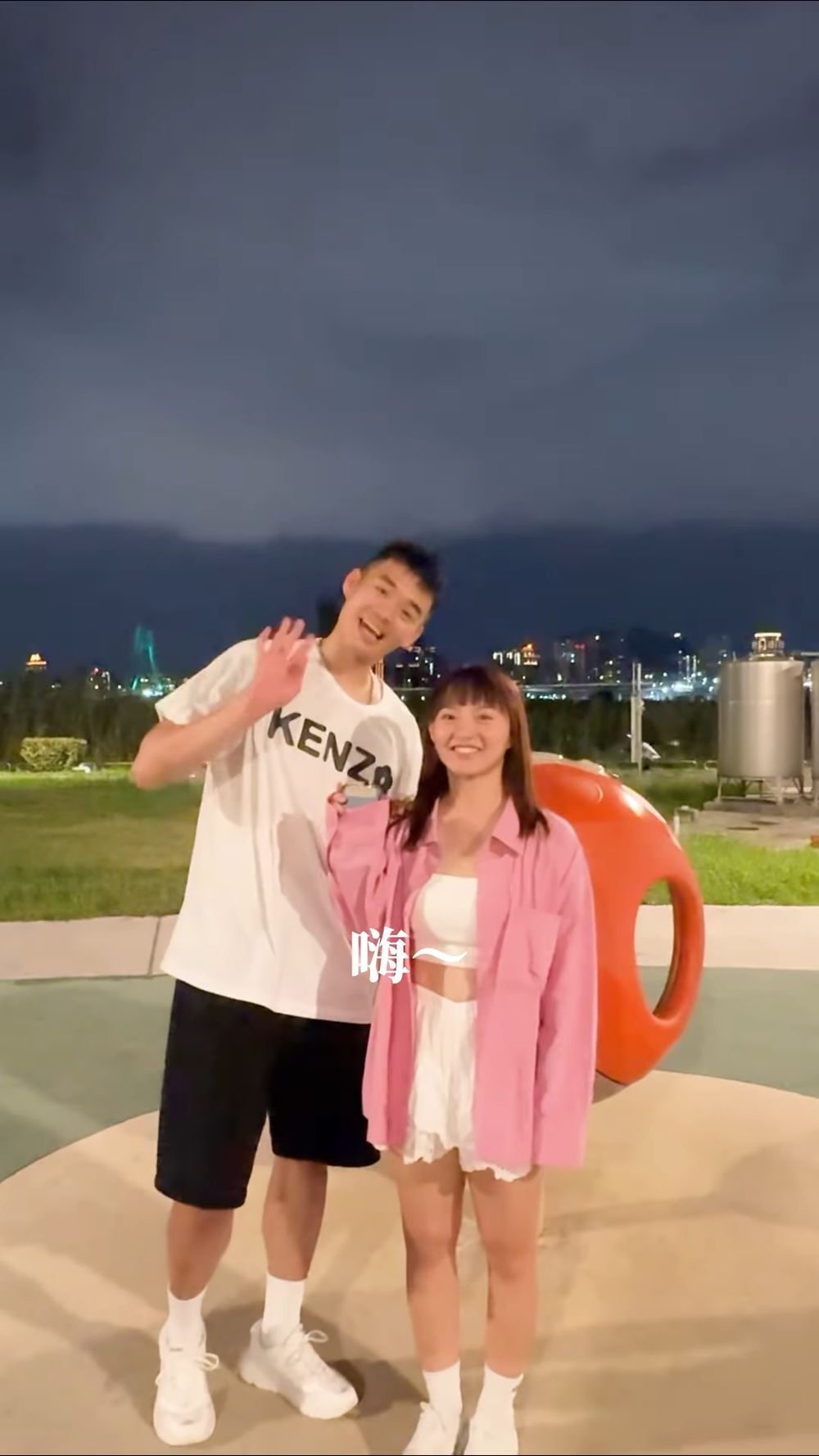 王齊麟女友陳詩媛好可愛！是樂天啦啦隊、還是女團出身？！被強制接機超甜互動曝光！-7