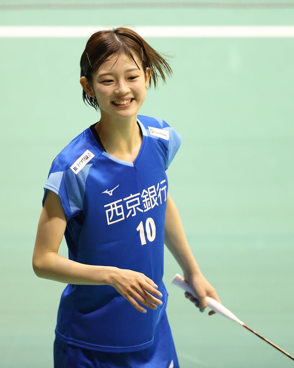 日本羽球選手激似New Jeans Hanni爆紅！憑清純臉蛋被封巴黎奧運萌系美少女！-6
