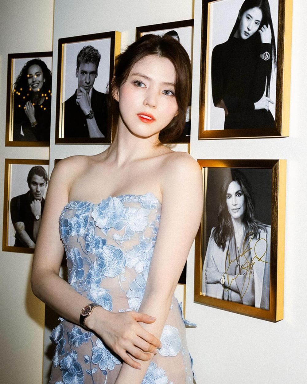 分手後獨自美麗！品牌力挺韓韶禧「拍佐丹奴形象照」重返美貌巔峰、比例好到不像真人！-9