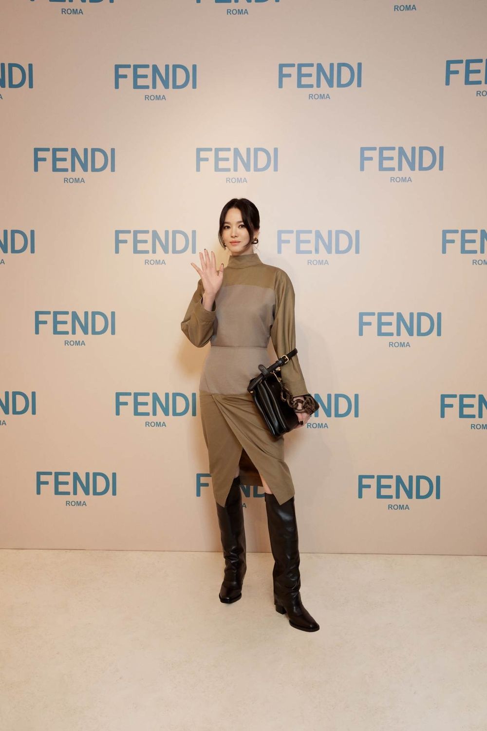 宋慧喬到底做了什麼？！Fendi活動「超緊側臉」高清圖太狂、這狀態說她20歲我也信！-1