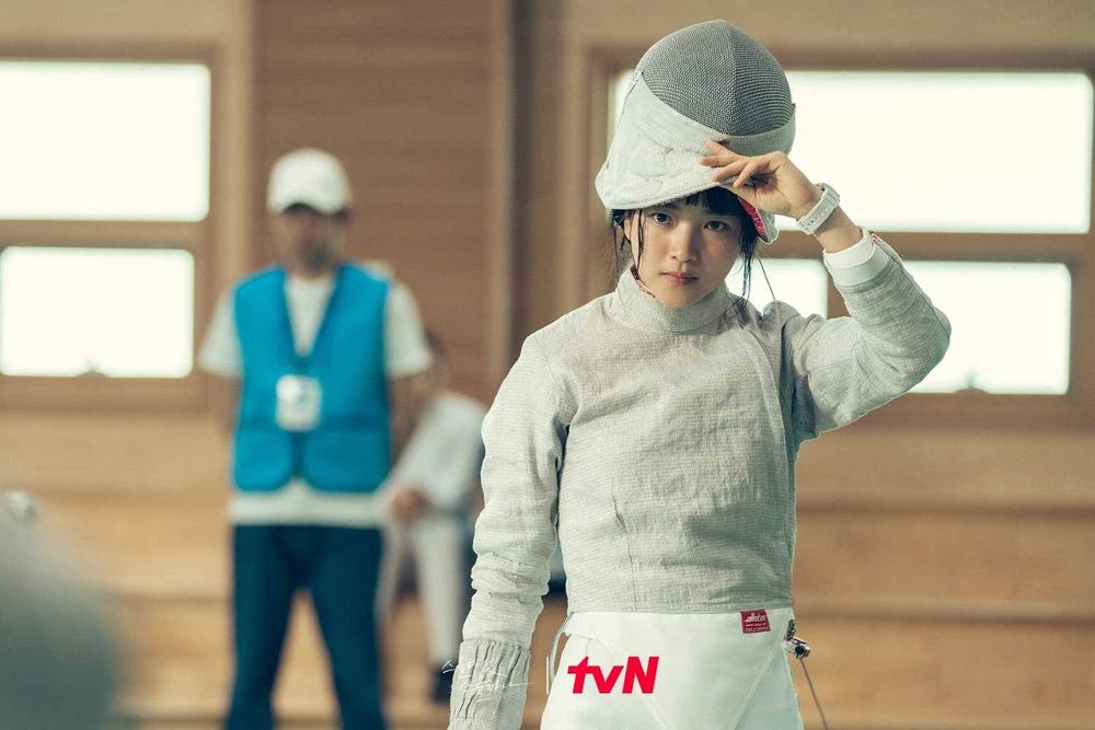 韓網熱議超像奧運選手的韓星！JISOO、金所泫被封最美射擊女神，朴寶劍滿臉傷拳擊奪金，最後一位掀起擊劍熱潮！-18