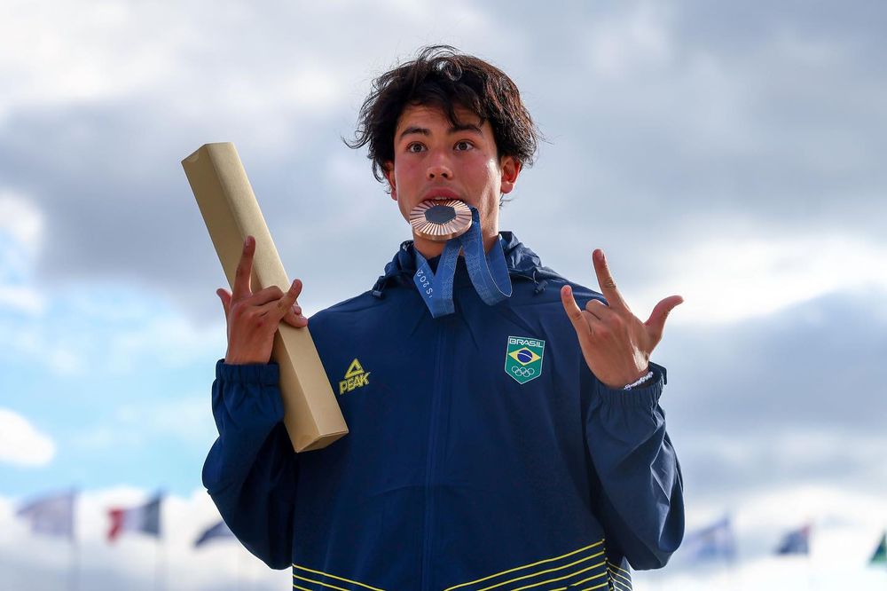 日系偶像選手爆紅！23歲巴西滑板手Augusto Akio巴黎奧運勇奪銅牌，領獎笑容融化一票日本少女心！-7