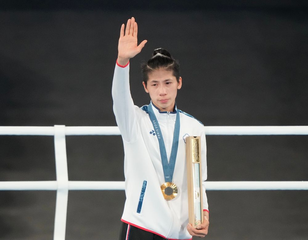 2024巴黎奧運閉幕式精彩亮點：林郁婷擔任掌旗官，阿湯哥上演「不可能的任務」，黃金航行者驚艷登場！-4