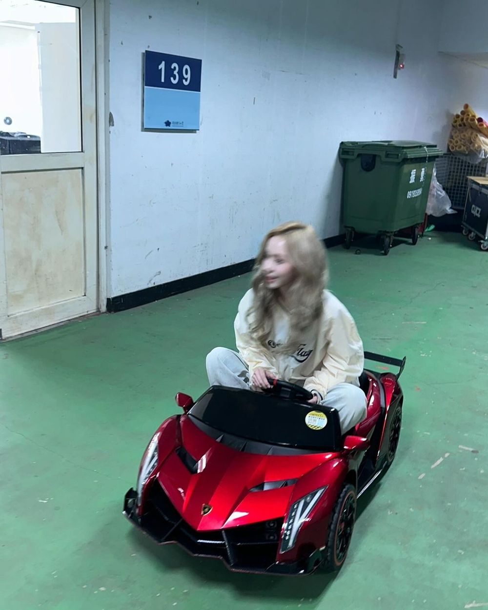 aespa來台狂發文！Winter台北暴雨喝珍煮丹、Karina還去美麗華搭摩天輪！-10