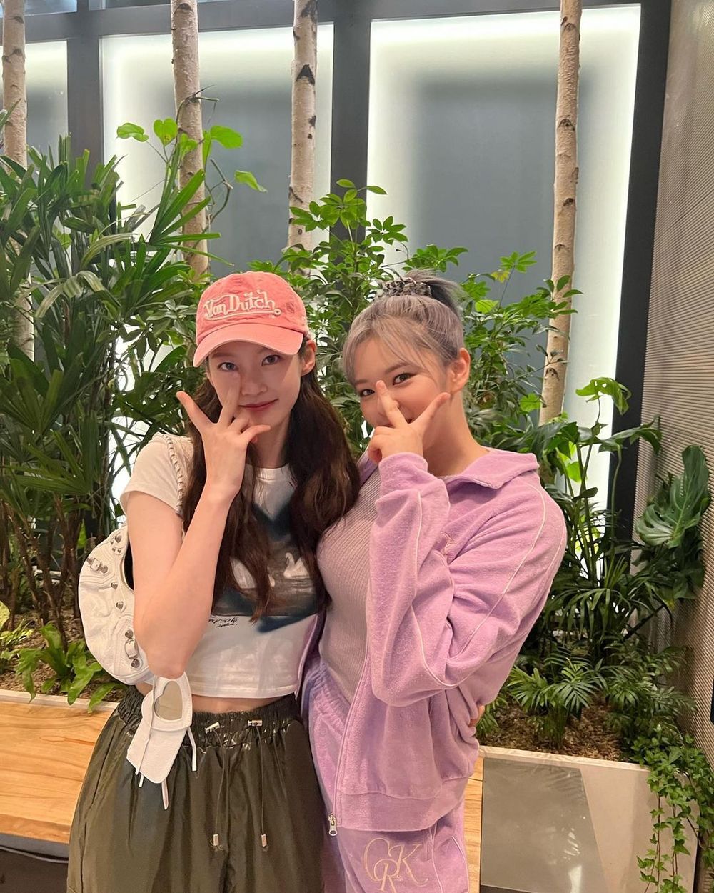韓國6對「高顏值姊妹花」盤點！Jisoo親姐美貌有得拚、Rosé姊姊竟是美女律師！？-15