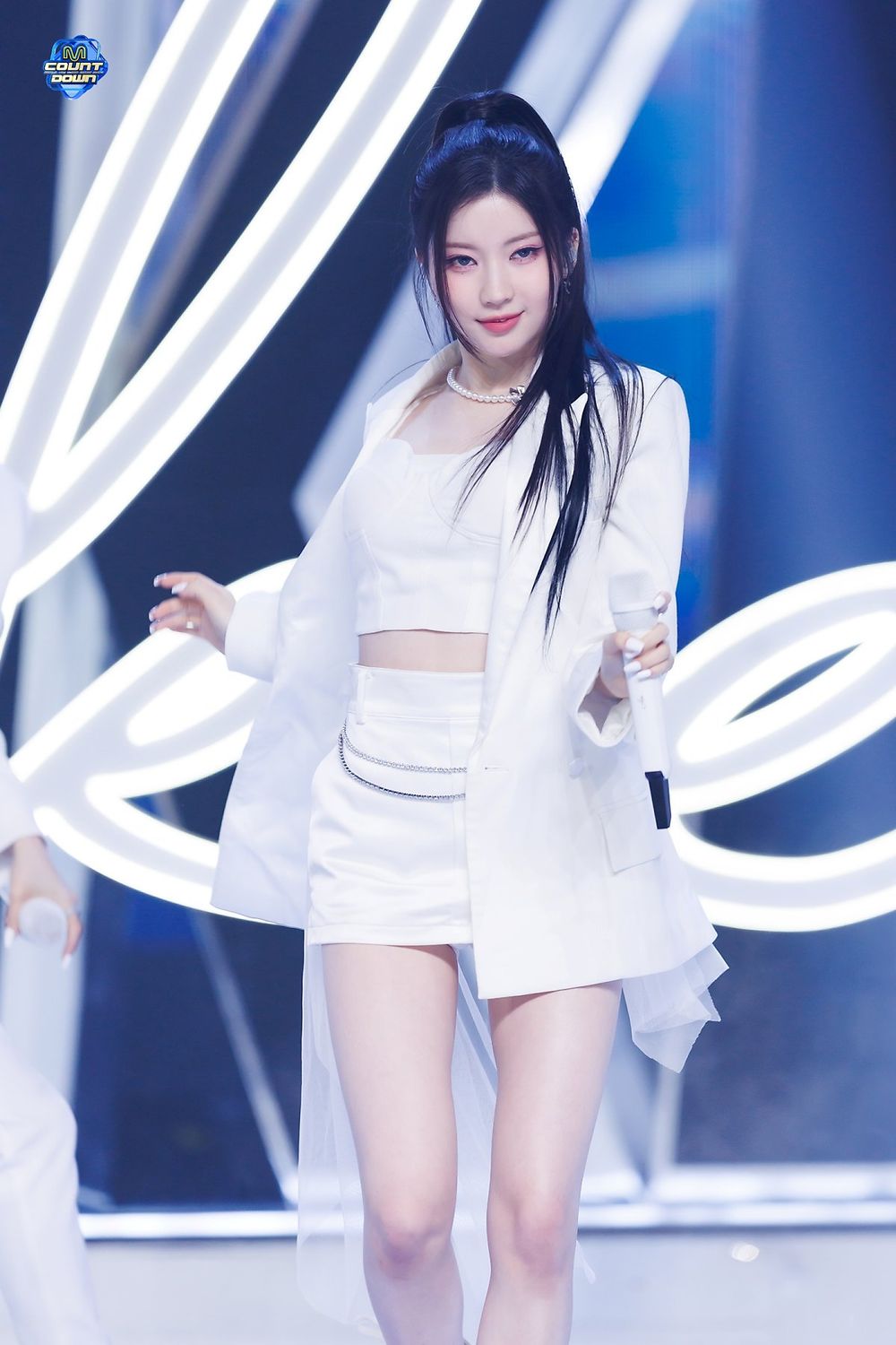 韓網公認7位「冰山美人」女偶像！Asa意外反差感十足，Karina、Haerin高冷氣質超強！-12