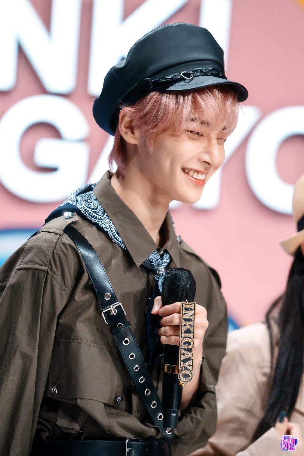 韓網熱議7位「酒窩男神」偶像！秀彬、I.N笑容太迷人，S.COUPS深邃酒窩讓人想戳！-4