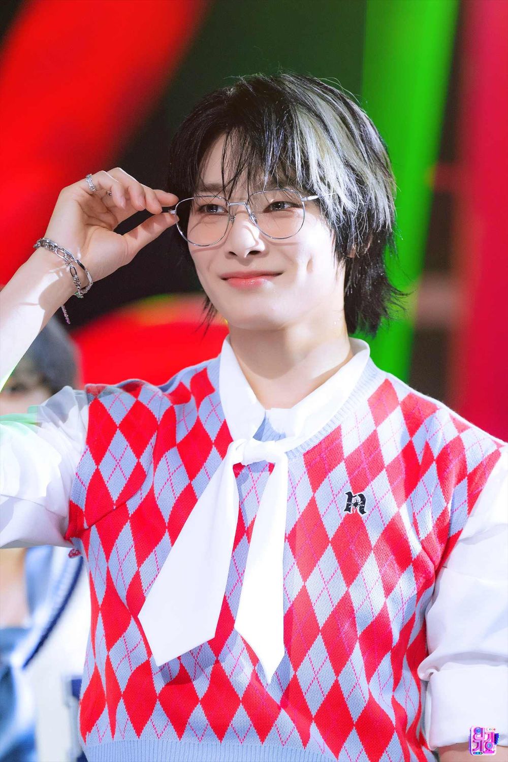 韓網熱議7位「酒窩男神」偶像！秀彬、I.N笑容太迷人，S.COUPS深邃酒窩讓人想戳！-5