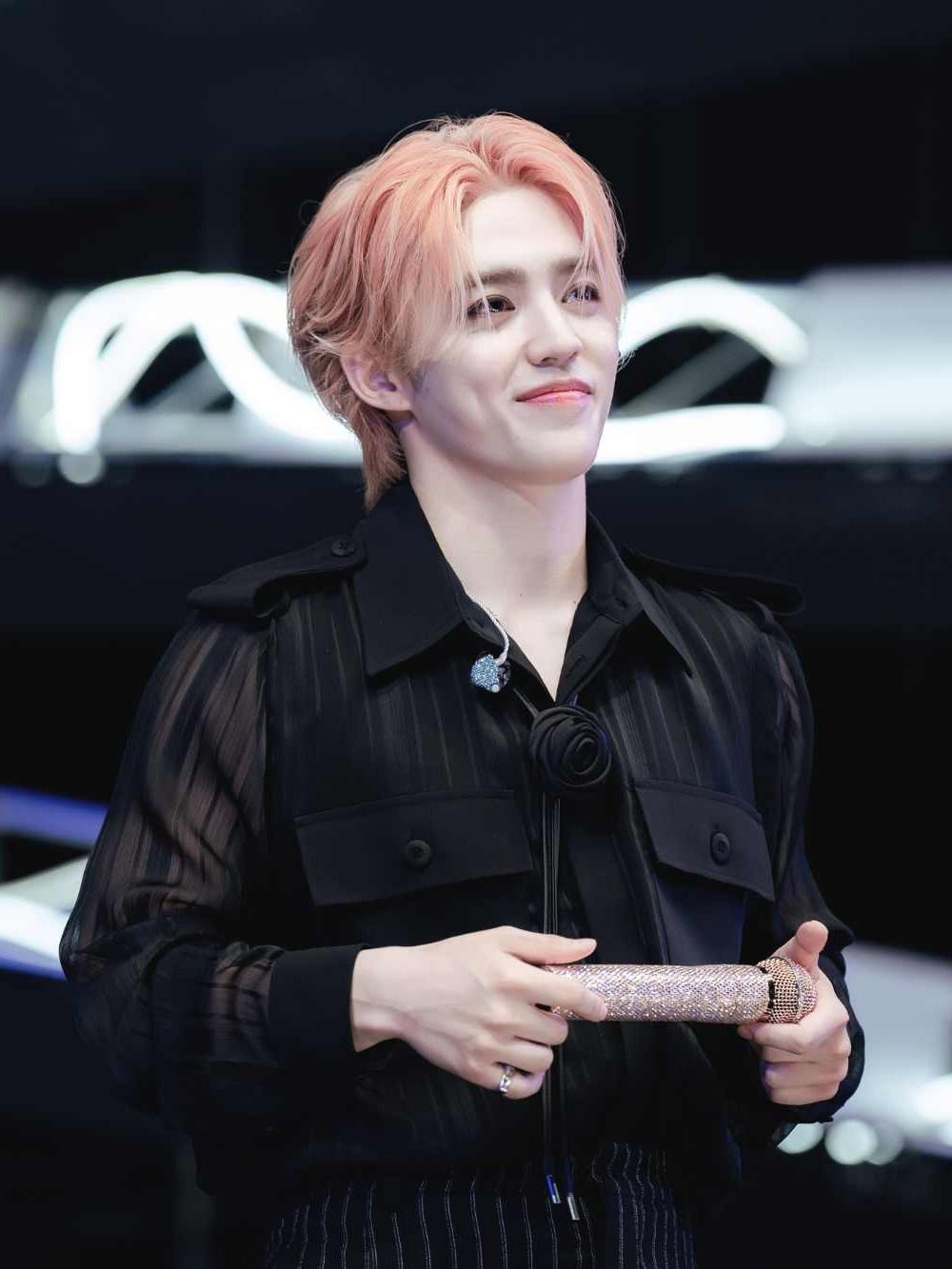 韓網熱議7位「酒窩男神」偶像！秀彬、I.N笑容太迷人，S.COUPS深邃酒窩讓人想戳！-9