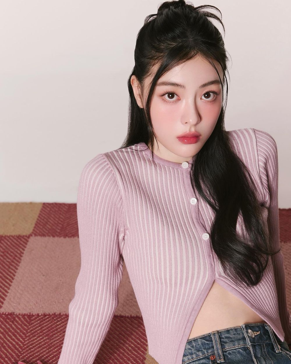 NCT道英的新歡曝光！2024韓國新品美妝推薦，安俞真高級緞光肌、朴圭瑛立體小臉都靠它！-8