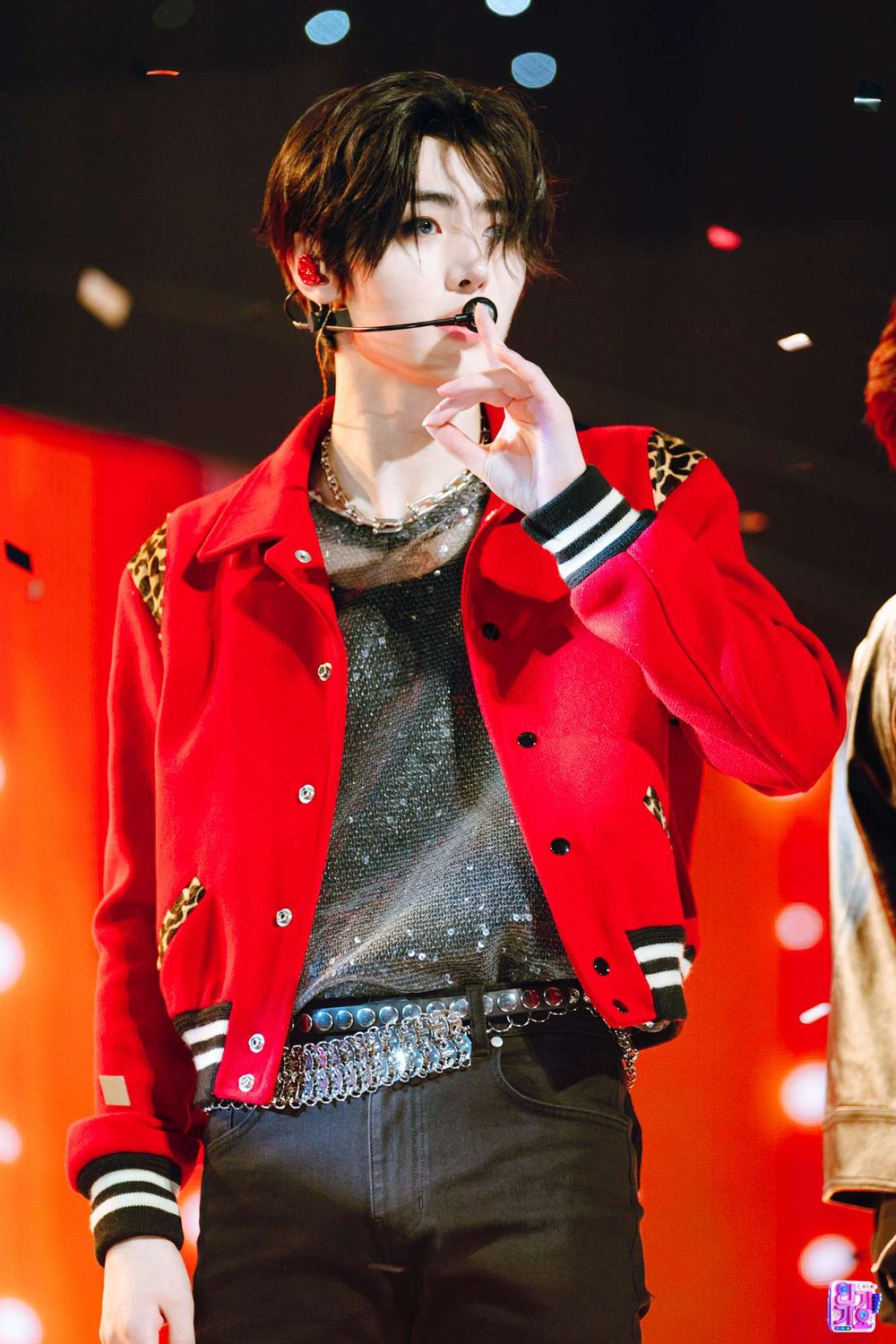 韓網公認6位具有「王子相」的男團偶像！杋圭、淨漢花美男貴族感爆發，成訓根本就是「冰上王子」！-5