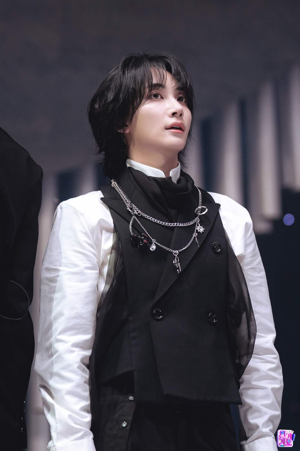 韓網公認6位具有「王子相」的男團偶像！杋圭、淨漢花美男貴族感爆發，成訓根本就是「冰上王子」！-9