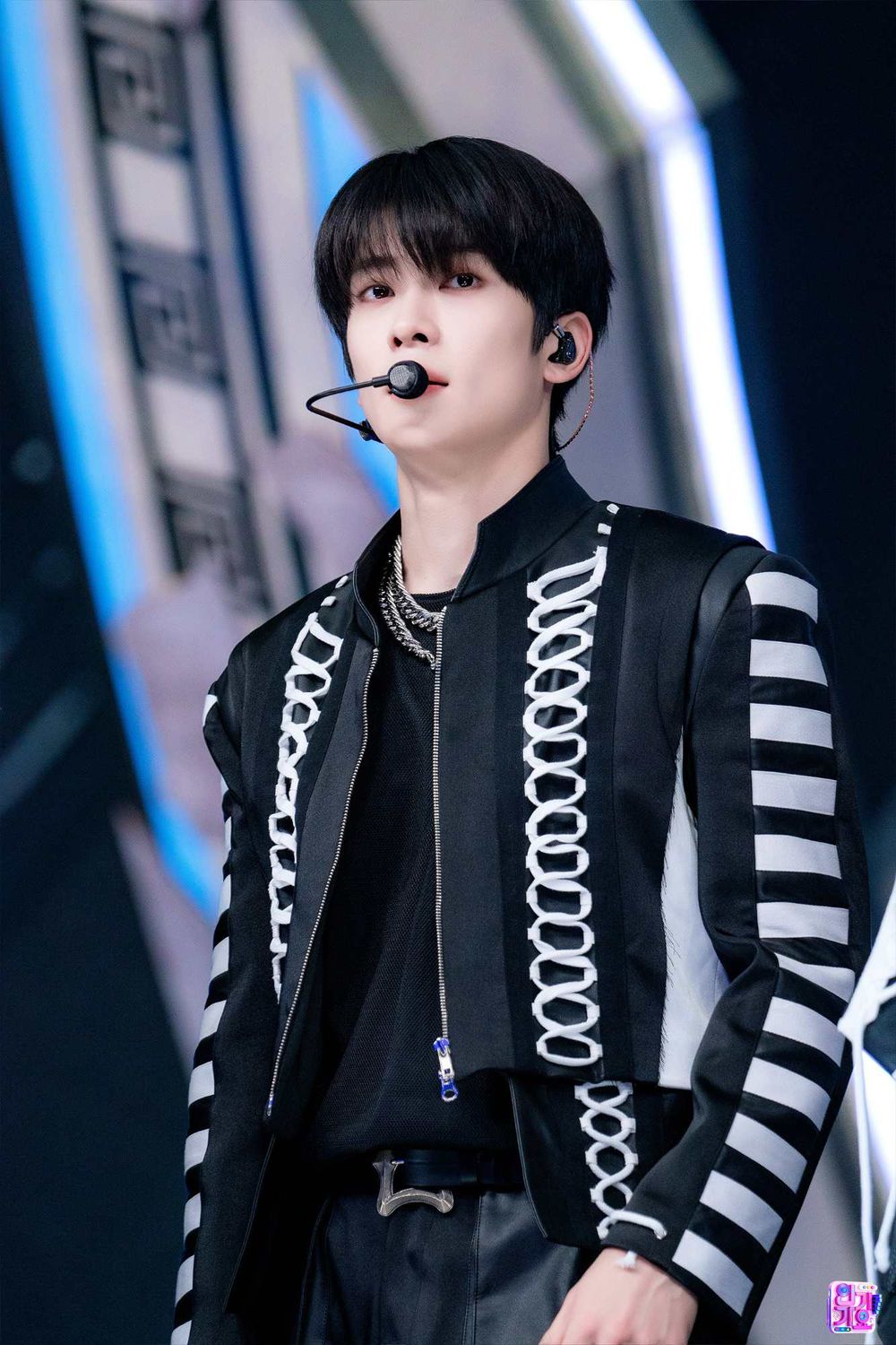 韓網公認6位具有「王子相」的男團偶像！杋圭、淨漢花美男貴族感爆發，成訓根本就是「冰上王子」！-11