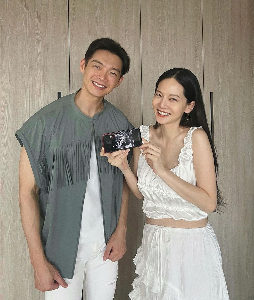 曾之喬懷孕了！曬寶寶照宣布好消息！私服「好命女人穿搭」太好看，根本最會穿孕媽咪！-1