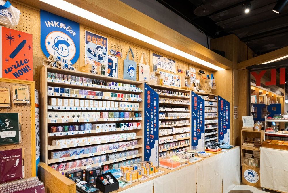 松菸誠品「書寫便利店」特展來了！珍珠奶茶墨水、超Q貓掌玻璃筆⋯手帳控準備買到剁手！-7