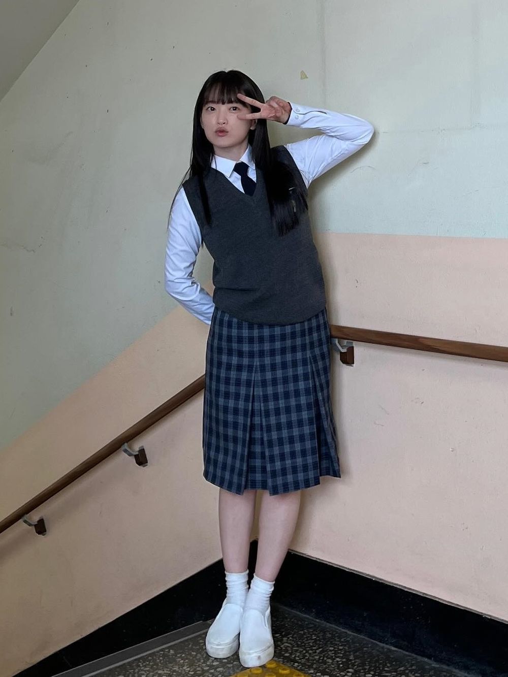 網熱議7位最強童顏韓劇女神！庭沼玟、潤娥扮高中生無違和，朴寶英實際年齡嚇壞人，張娜拉新劇修理小三超痛快！-6