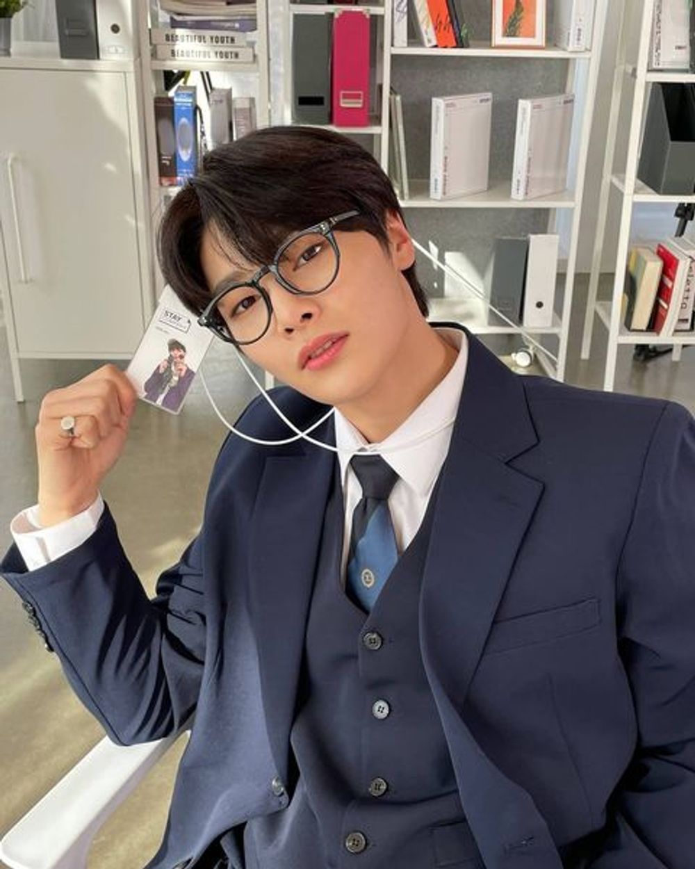 韓網票選最帥「眼鏡美男」偶像TOP7！I.N、圓佑眼鏡造型難以抵擋，秀彬「初戀學長」超帥，冠軍果然是他！-3