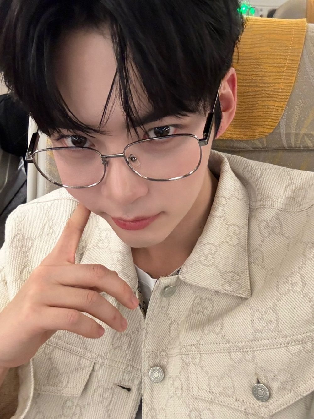 韓網票選最帥「眼鏡美男」偶像TOP7！I.N、圓佑眼鏡造型難以抵擋，秀彬「初戀學長」超帥，冠軍果然是他！-4