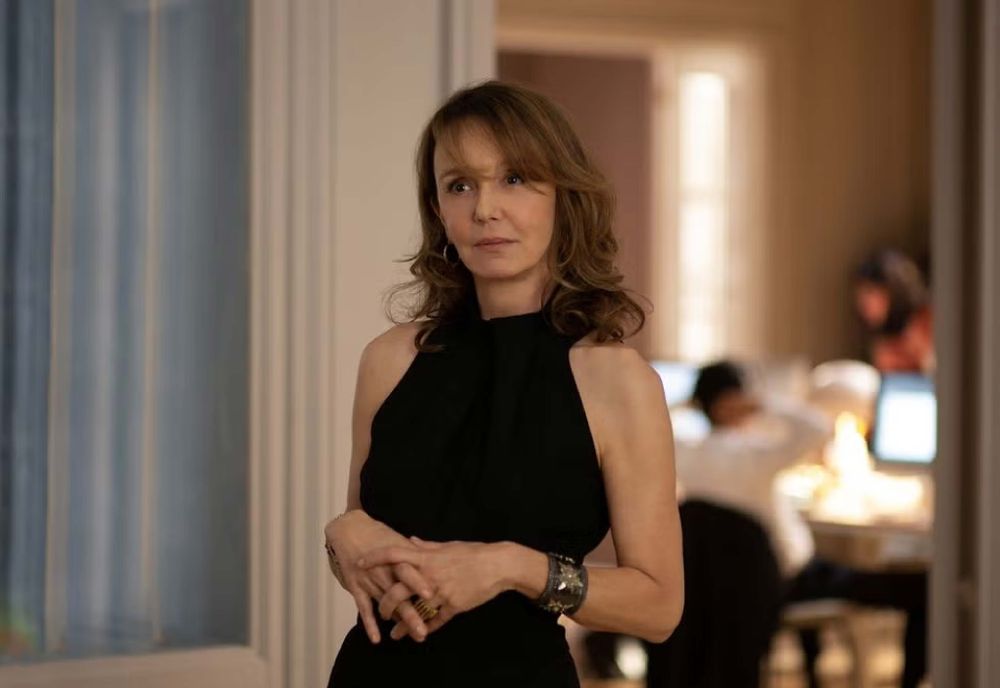 Netflix《艾蜜莉在巴黎4》女上司Sylvie竟61歲了？！微辣鬆弛感才是真法國女人！-4