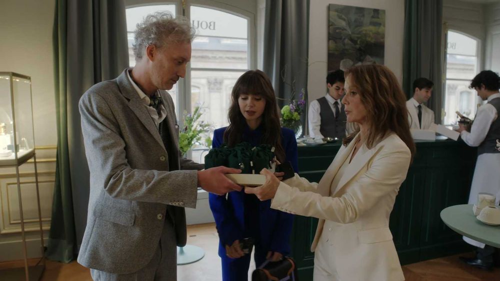 Netflix《艾蜜莉在巴黎4》女上司Sylvie竟61歲了？！微辣鬆弛感才是真法國女人！-8