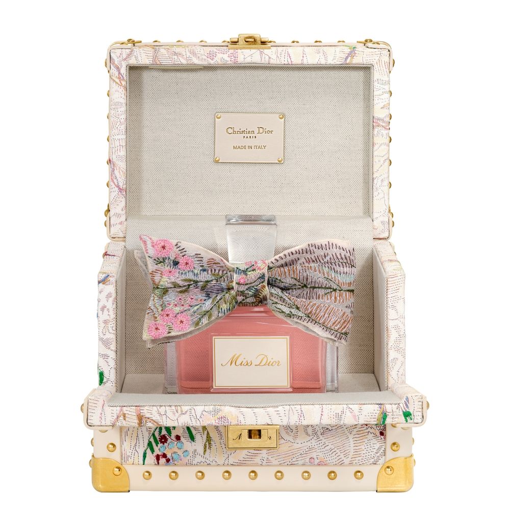 JISOO超想要的！迪奧「Miss Dior香精奢華訂製珍藏版」全球150瓶、台灣買得到了！-12