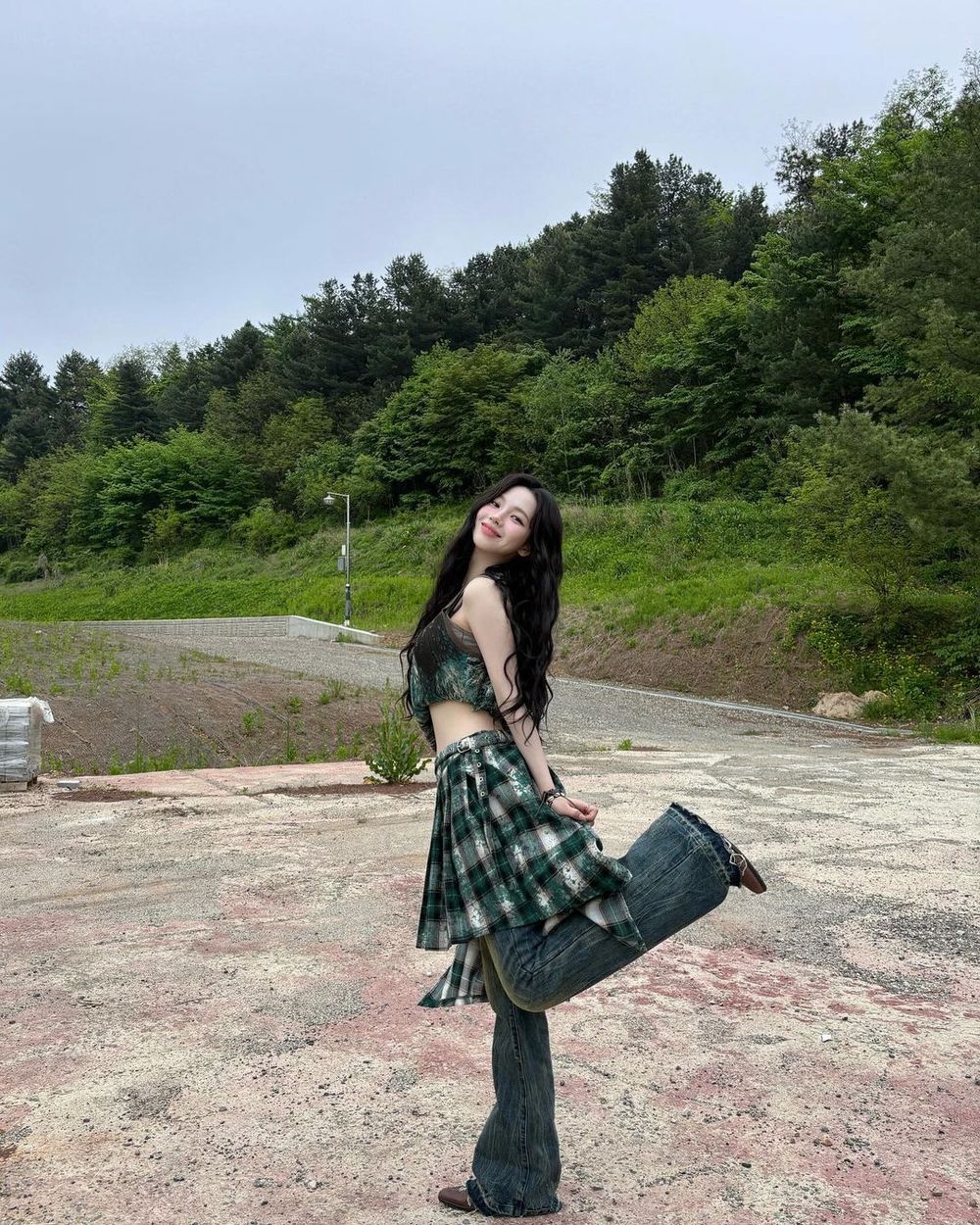 比鉛筆腿更美？韓國6位擁有「酒杯腿」女偶像！Jisoo、子瑜腰臀比根本非人類！-9