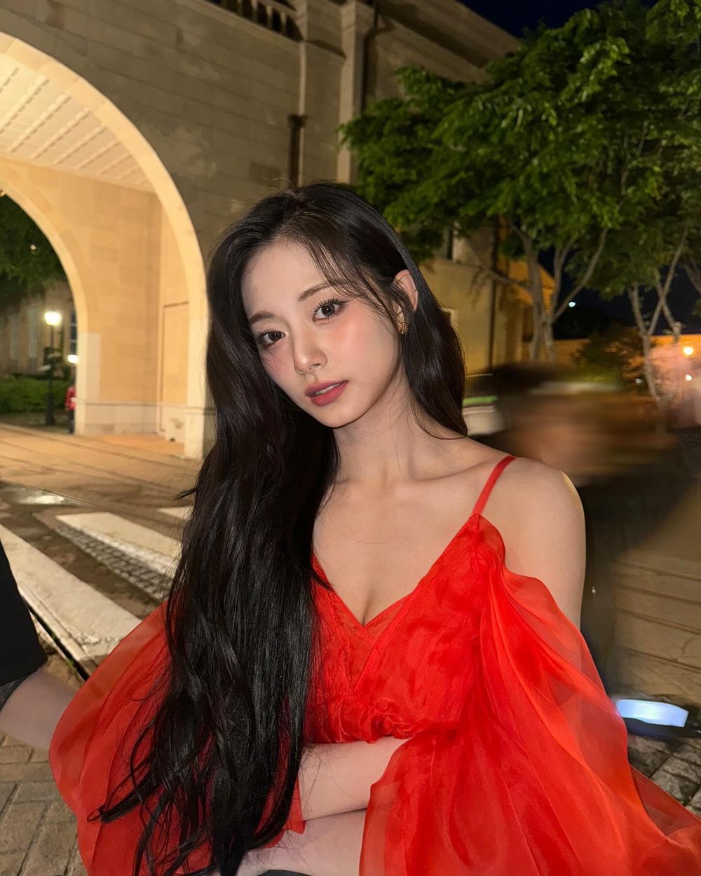 KPOP稀有級五官！子瑜SOLO專輯新造型「鏤空洋裝」芭比好身材不愧是最美門面！-2