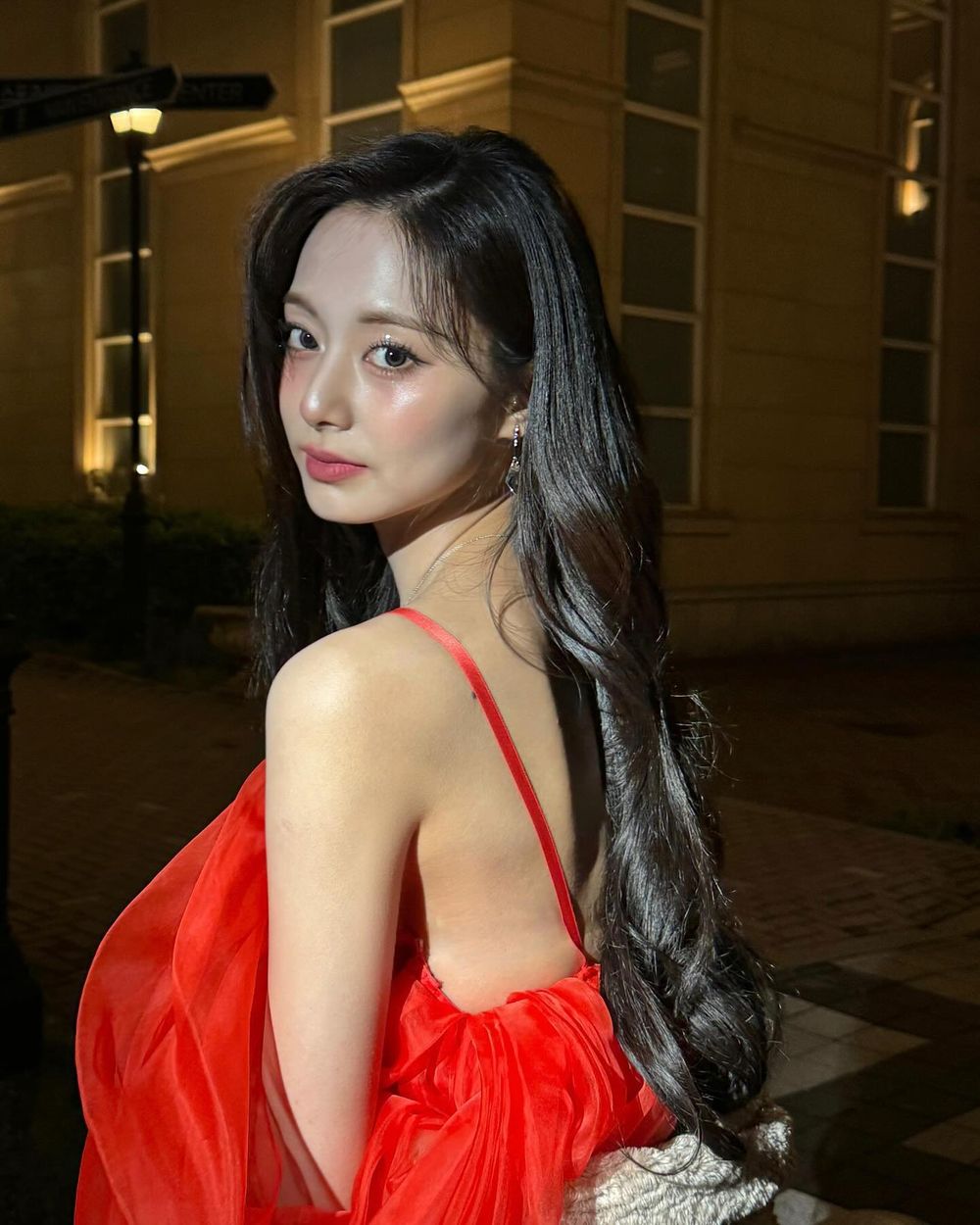KPOP稀有級五官！子瑜SOLO專輯新造型「鏤空洋裝」芭比好身材不愧是最美門面！-3