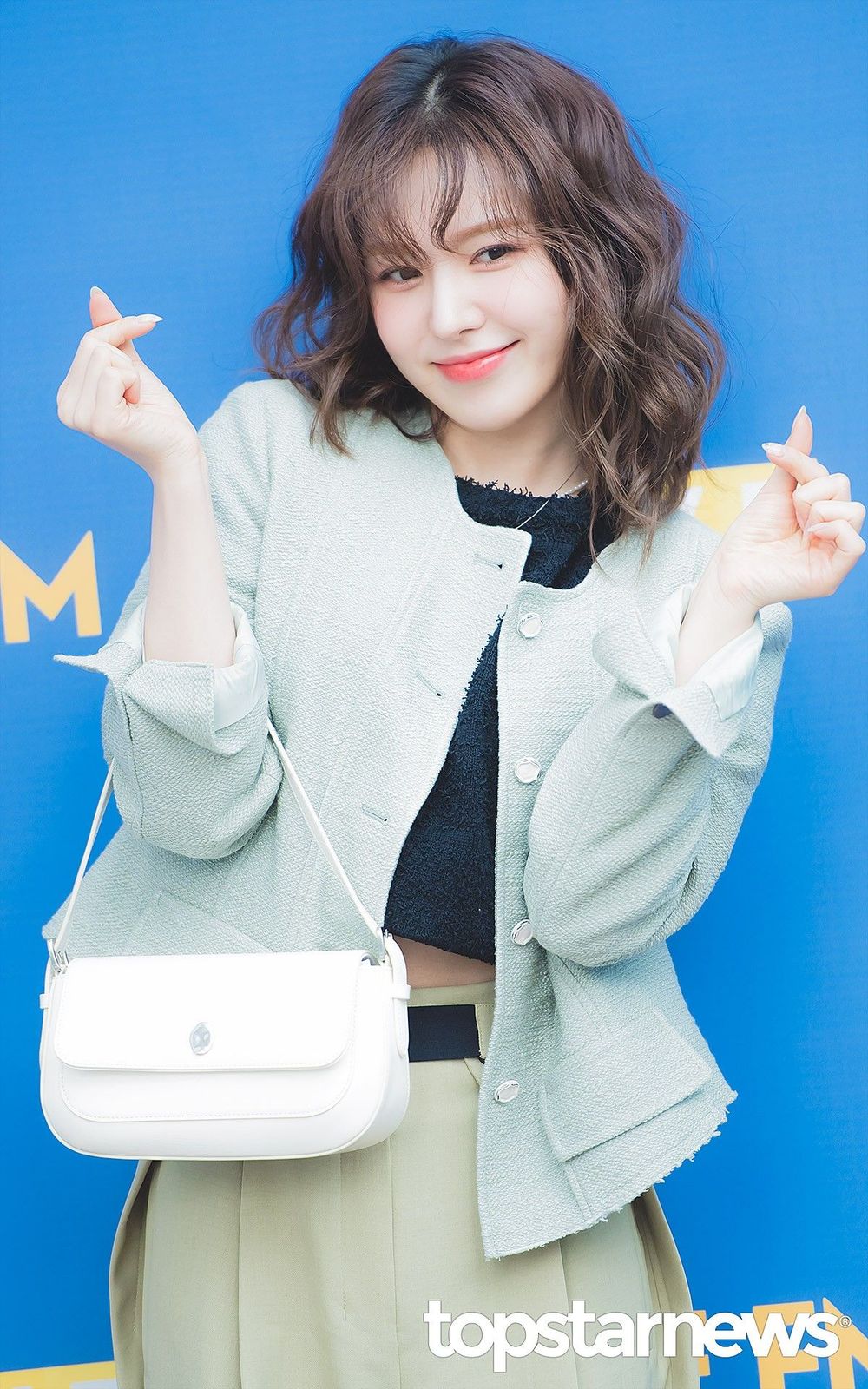 韓網熱議6位最適合「羊毛捲」的女偶像！Danielle混血臉完美駕馭，雨琦、Winter慵懶感十足！-5