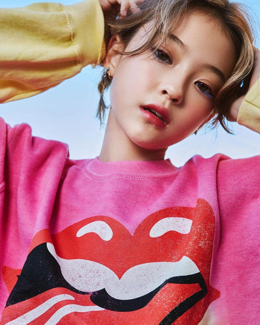 MEOVV第一個公布的成員是她！當年混血小Jennie長大了！成Rosé師妹、還是YG團寵？-11