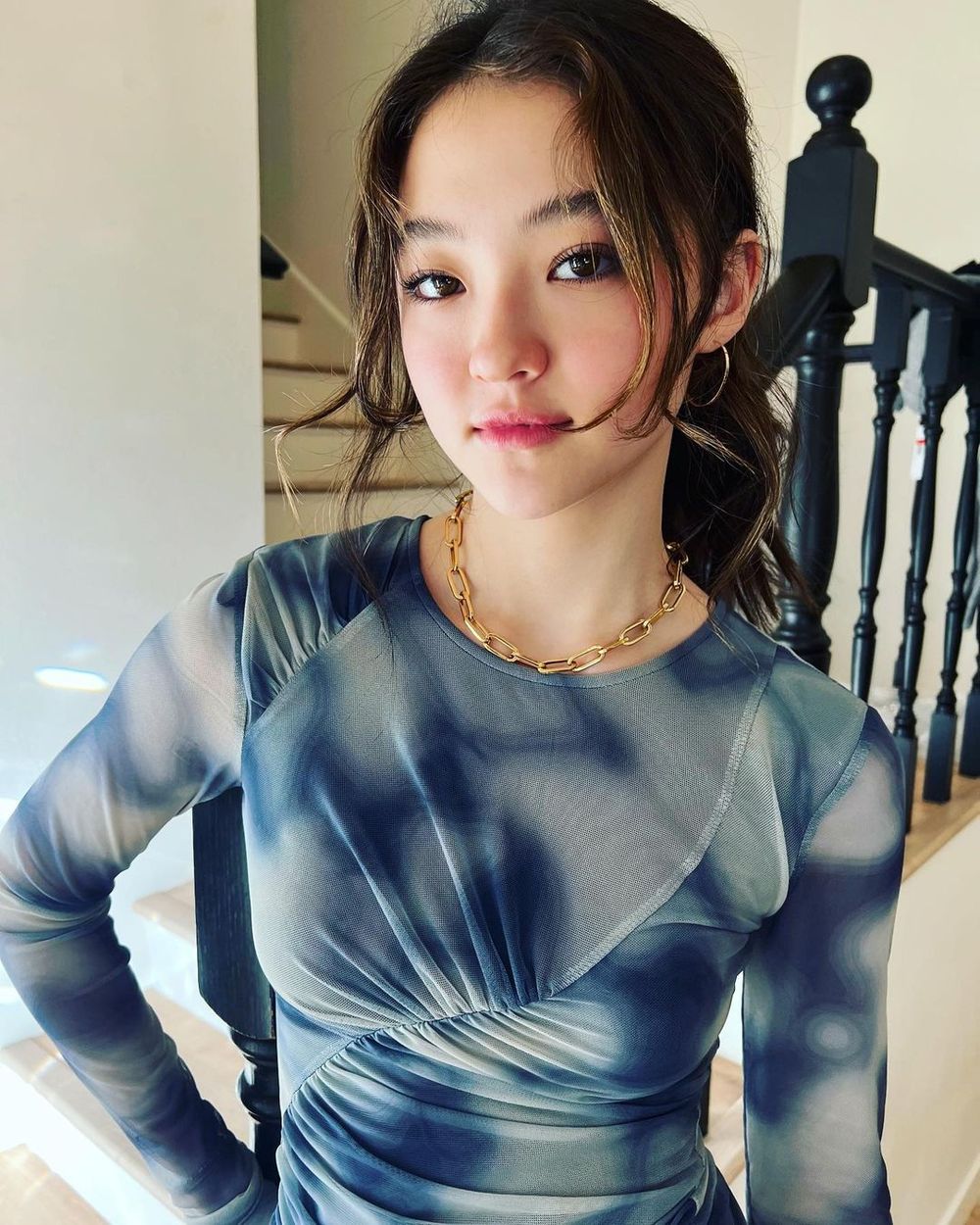 MEOVV第一個公布的成員是她！當年混血小Jennie長大了！成Rosé師妹、還是YG團寵？-14