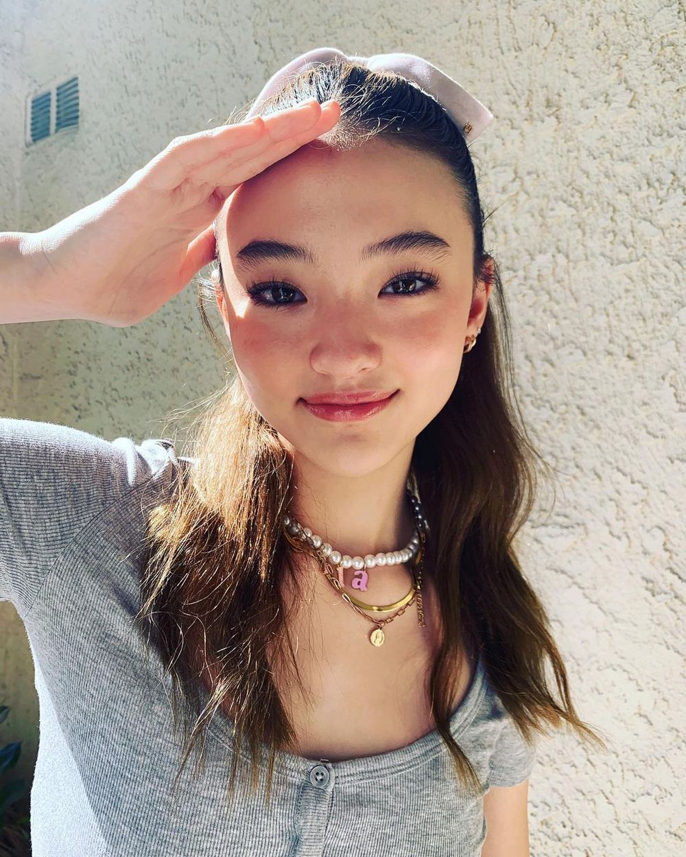 MEOVV第一個公布的成員是她！當年混血小Jennie長大了！成Rosé師妹、還是YG團寵？-15