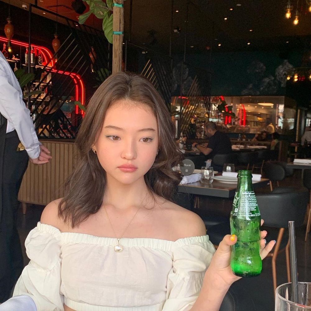 MEOVV第一個公布的成員是她！當年混血小Jennie長大了！成Rosé師妹、還是YG團寵？-16