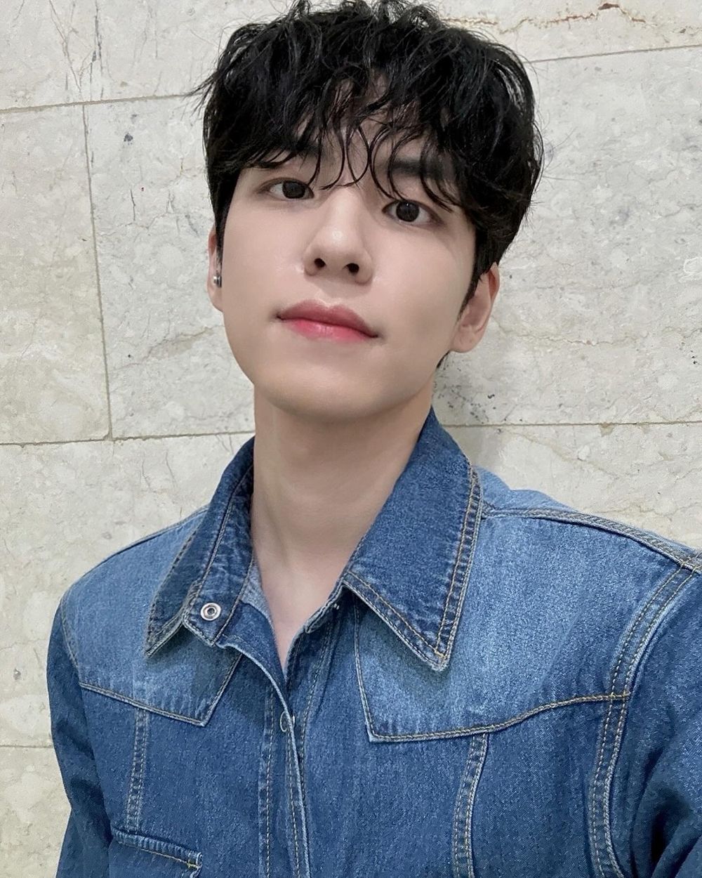 韓網熱議6位拿下眼鏡後改變人生的偶像！安俞真、薇娟美貌都被眼鏡封印，成淏小時候根本是潛力股！-6