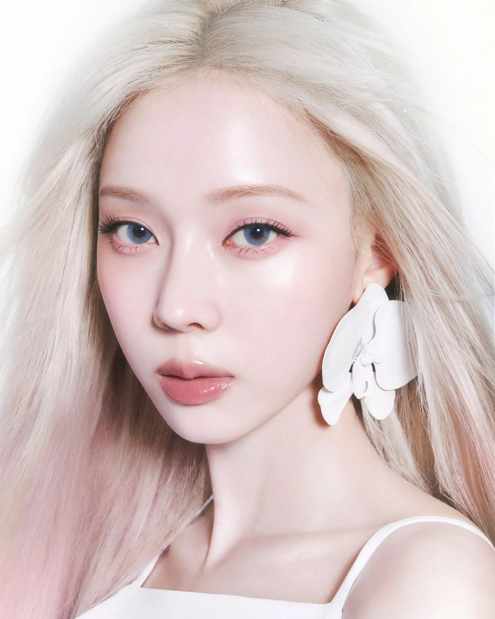  Winter化身空靈仙子！代言espior全新水光氣墊粉餅，形象廣告美到全網暴動！-10