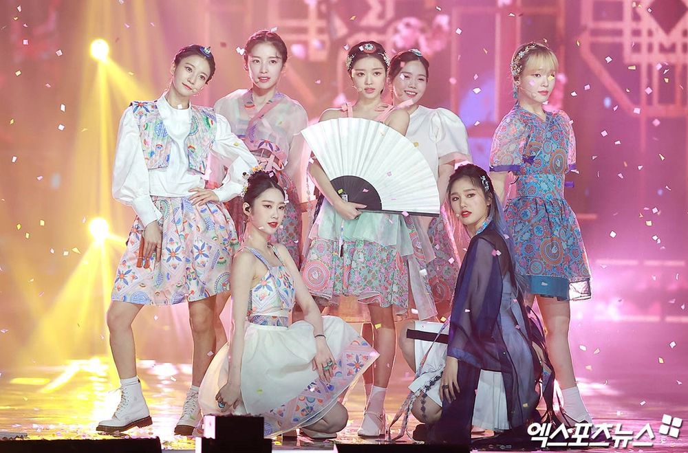 韓網熱議6組令人印象深刻的偶像韓服舞台造型！Stray Kids舞台帥炸，BLACKPINK「改良式韓服」掀熱搜！-5