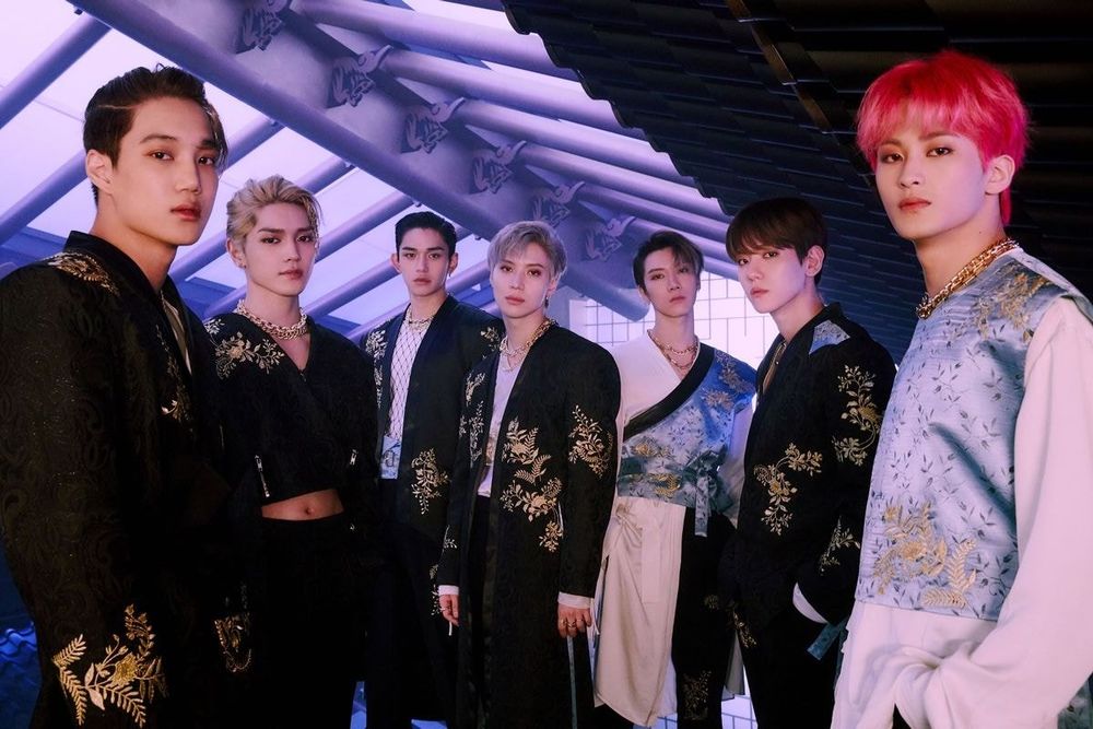 韓網熱議6組令人印象深刻的偶像韓服舞台造型！Stray Kids舞台帥炸，BLACKPINK「改良式韓服」掀熱搜！-7