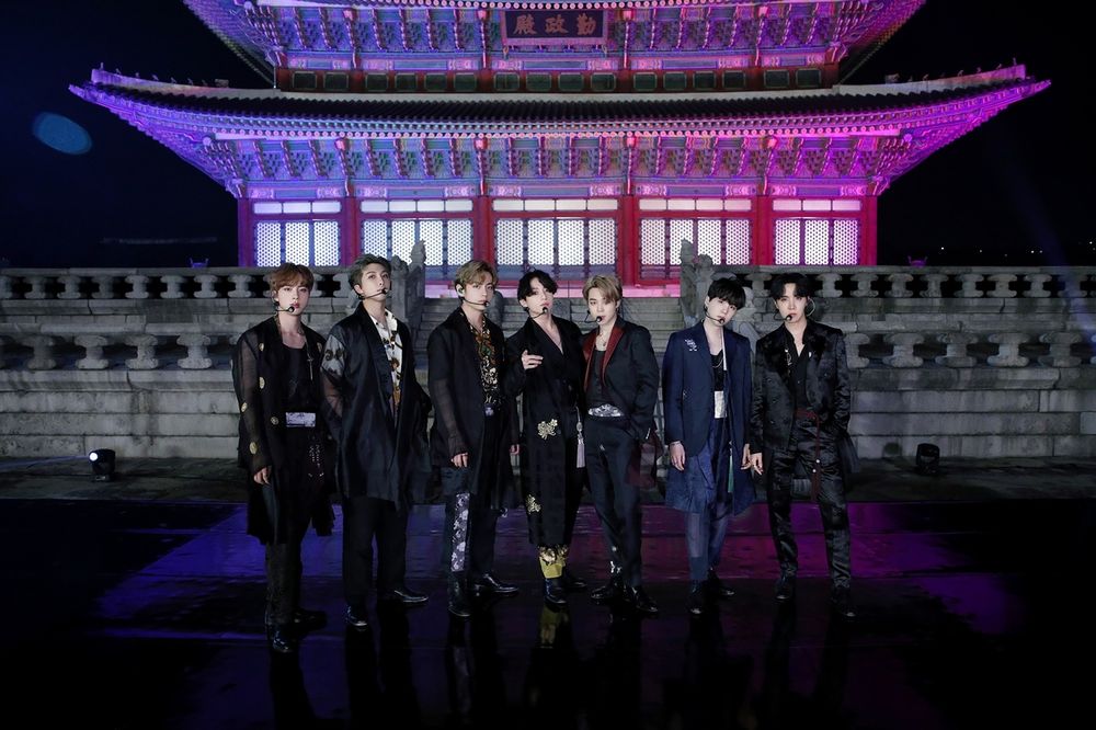 韓網熱議6組令人印象深刻的偶像韓服舞台造型！Stray Kids舞台帥炸，BLACKPINK「改良式韓服」掀熱搜！-10