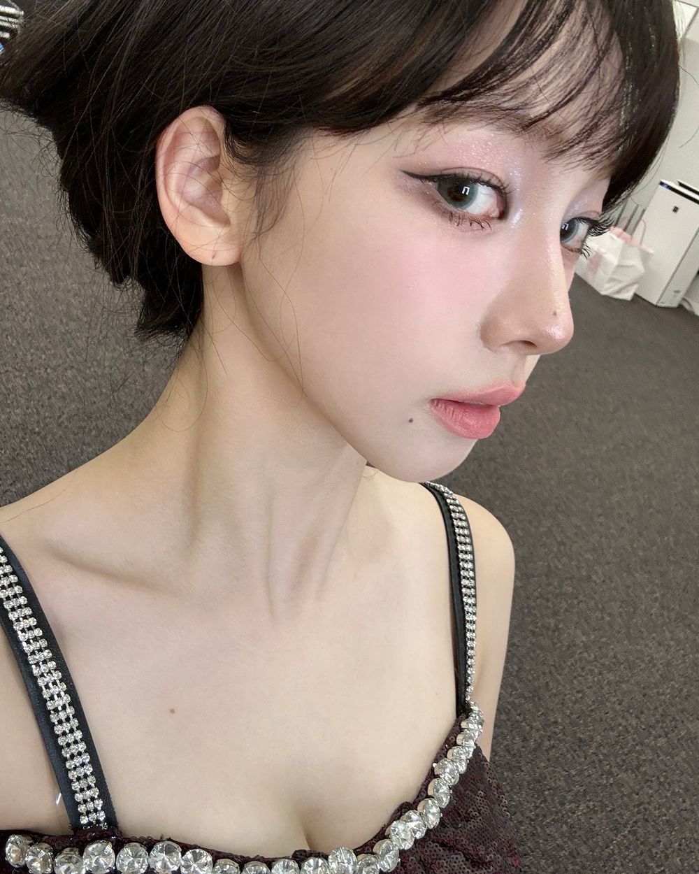 夏季眼妝不脫妝技巧！2024必入手控油睫毛膏、防水眼線液筆...，多「這步」再也不怕暈成熊貓眼！-9