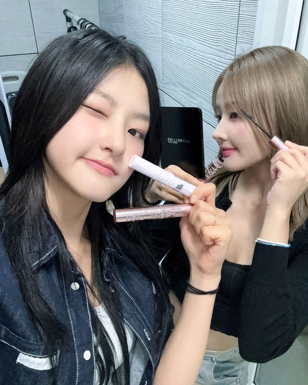 夏季眼妝不脫妝技巧！2024必入手控油睫毛膏、防水眼線液筆...，多「這步」再也不怕暈成熊貓眼！-5