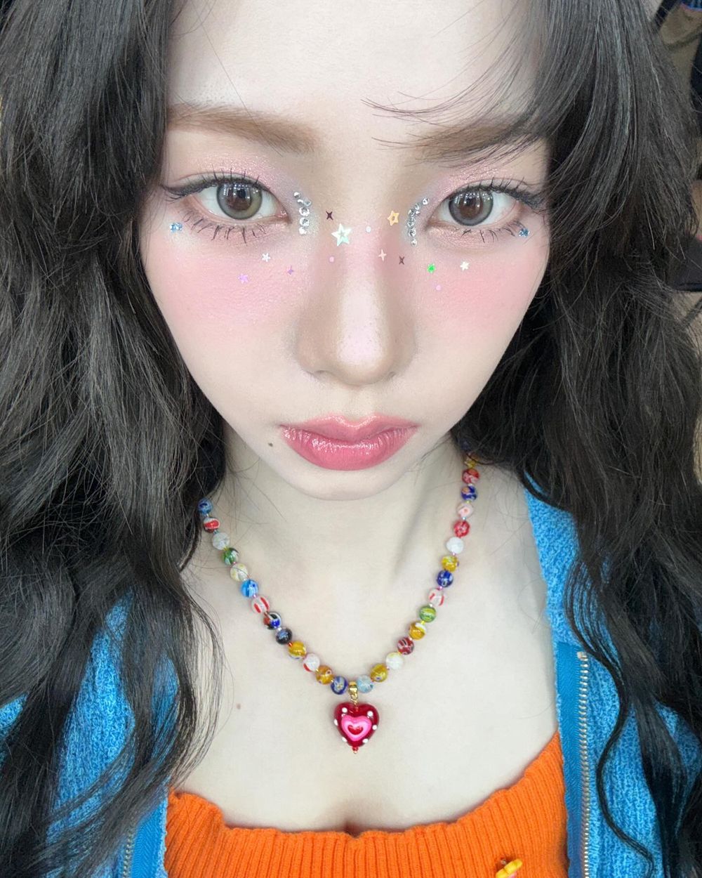 夏季眼妝不脫妝技巧！2024必入手控油睫毛膏、防水眼線液筆...，多「這步」再也不怕暈成熊貓眼！-8