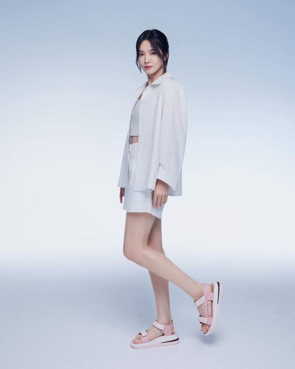 沒有姐駕馭不了的品牌！宋慧喬宣布代言Fitflop「超細漫畫腿」拖鞋看了都想買一雙！-7